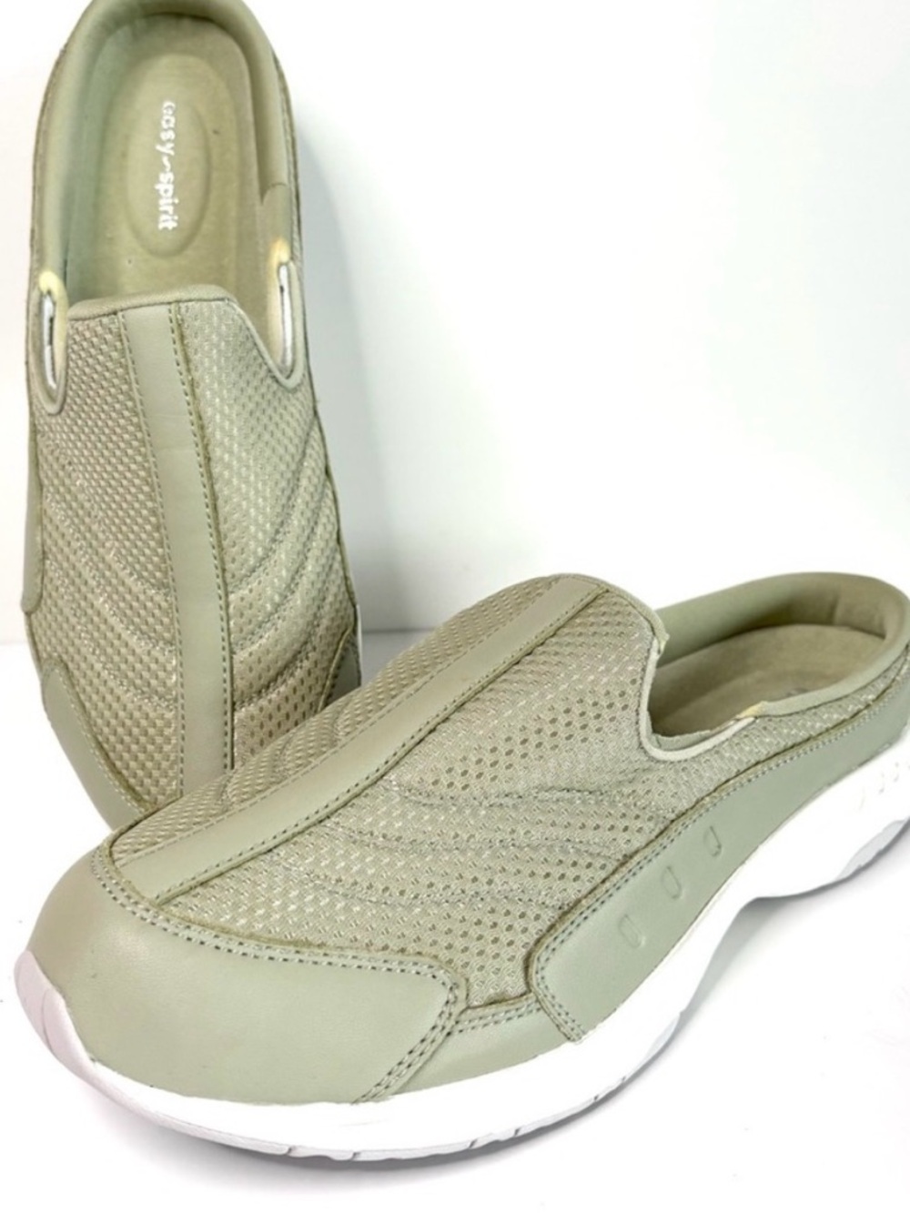 12W Easy Spirit Travel Time Clogs Women’s Wide Shoes
